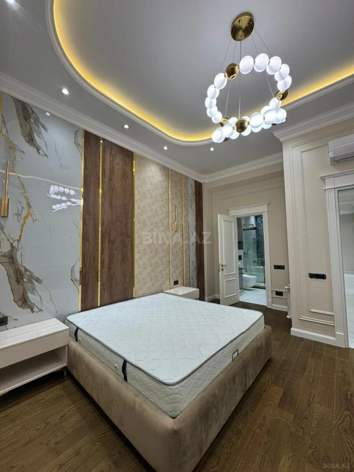 Satılır 4 otaqlı mənzil 208 m²