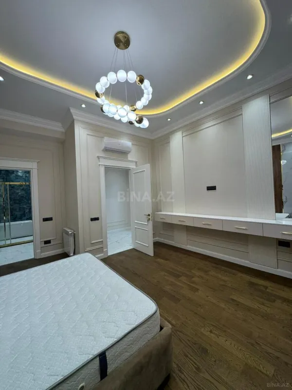 Satılır 4 otaqlı mənzil 208 m²