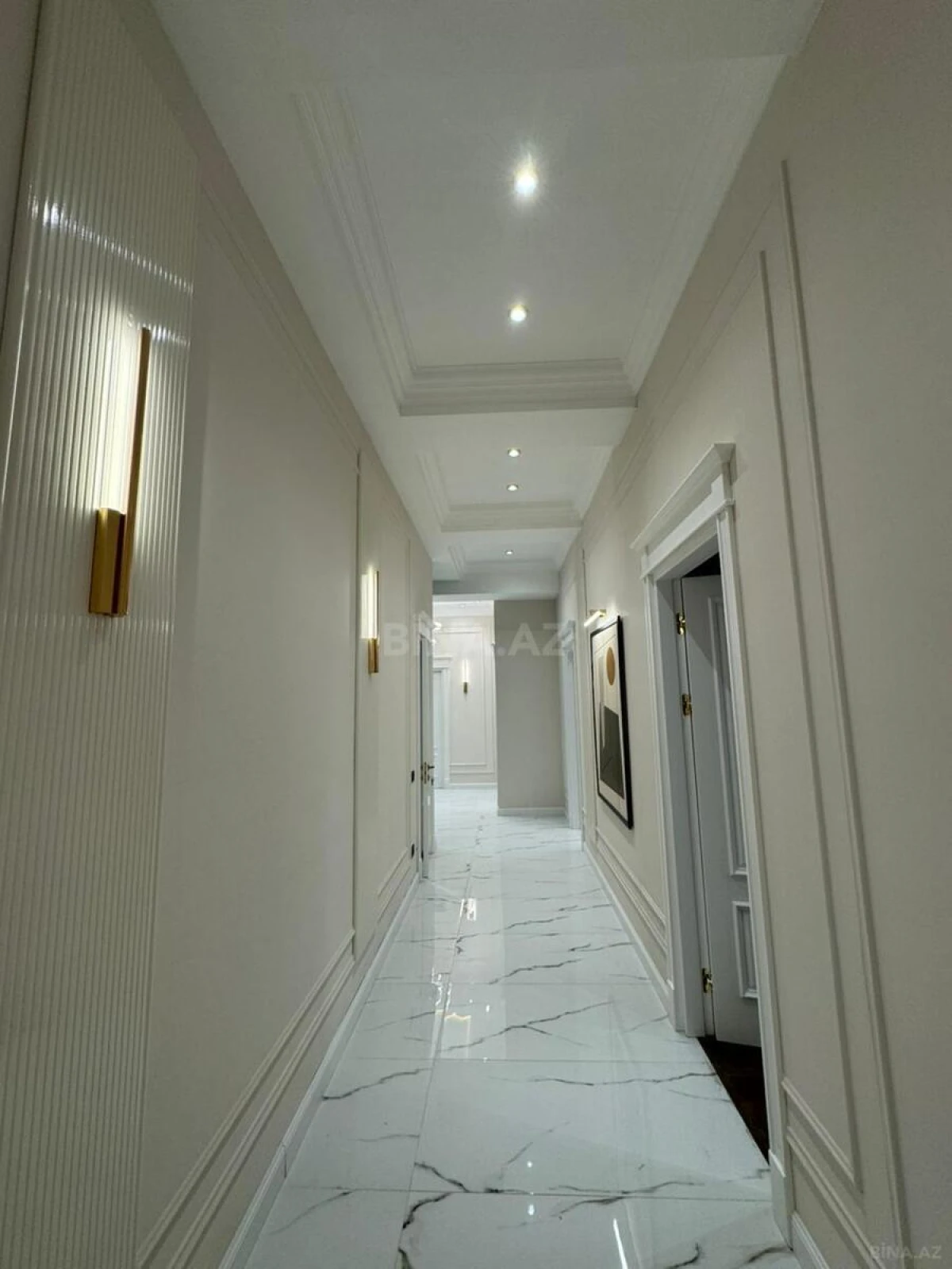 Satılır 4 otaqlı mənzil 208 m²