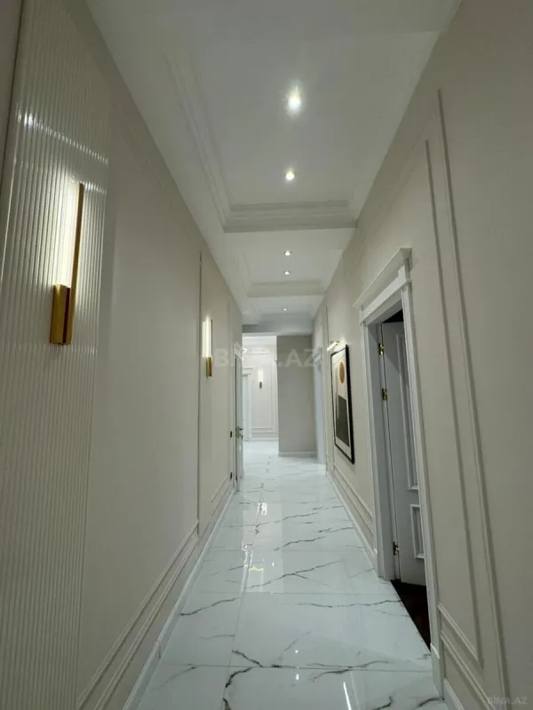 Satılır 4 otaqlı mənzil 208 m²