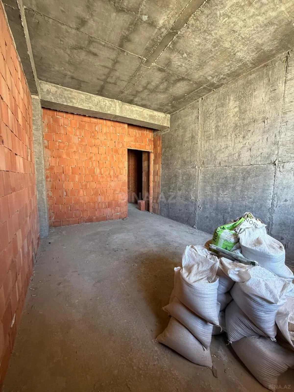 Satılır 1 otaqlı mənzil 65 m²