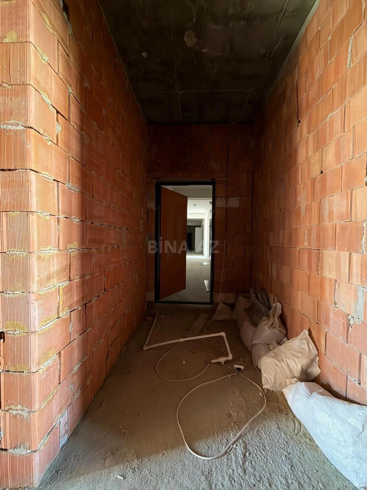 Satılır 1 otaqlı mənzil 65 m²