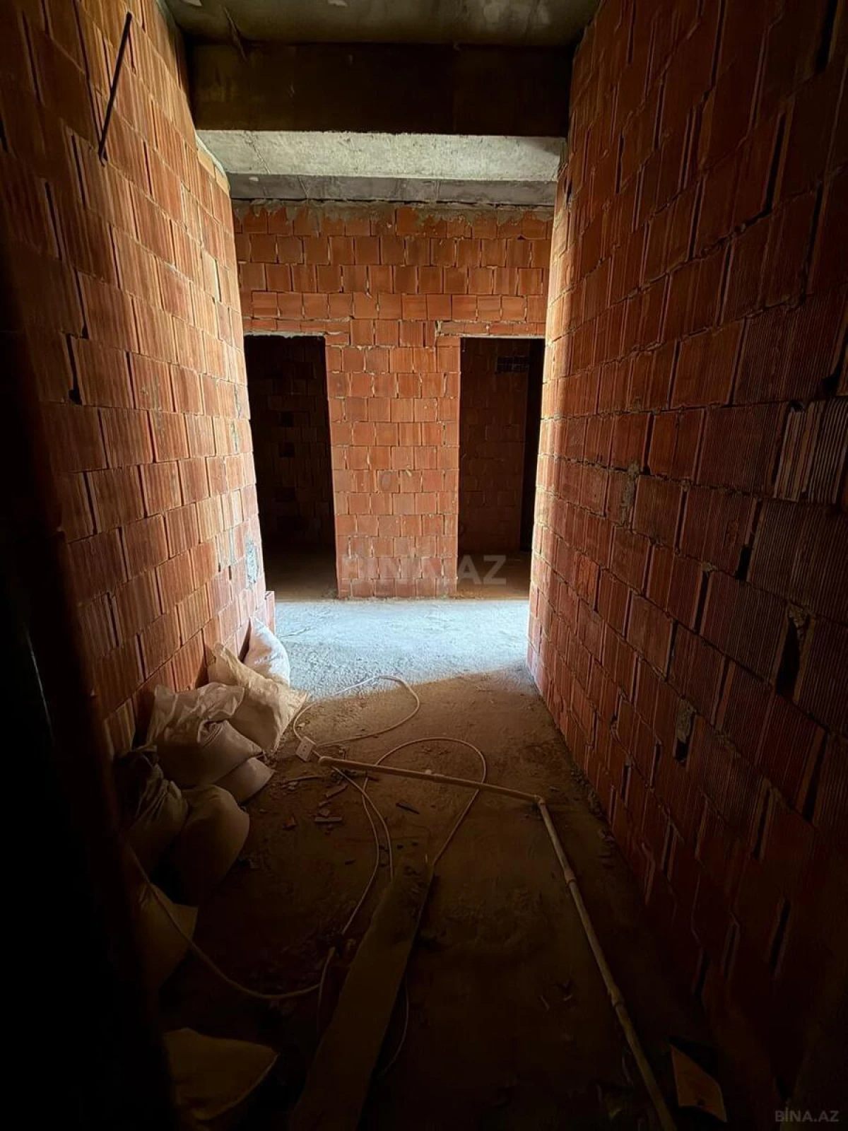 Satılır 1 otaqlı mənzil 65 m²