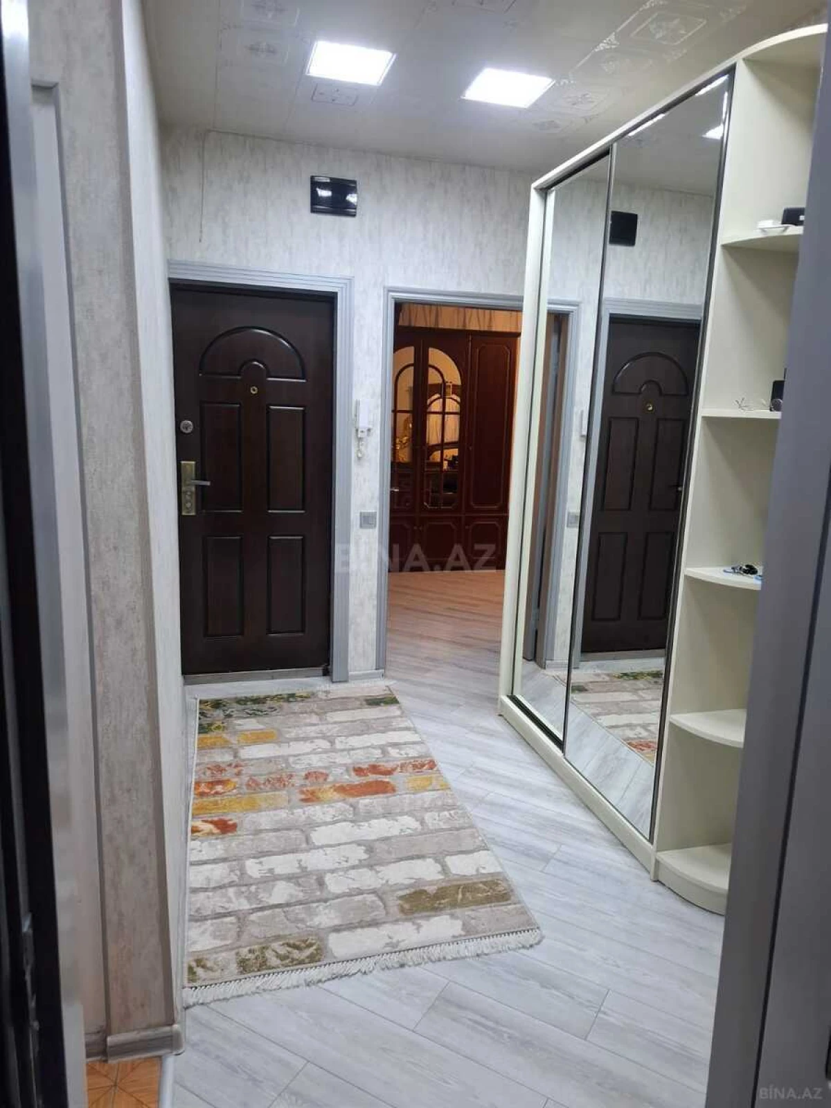 Satılır 4 otaqlı mənzil 90 m²