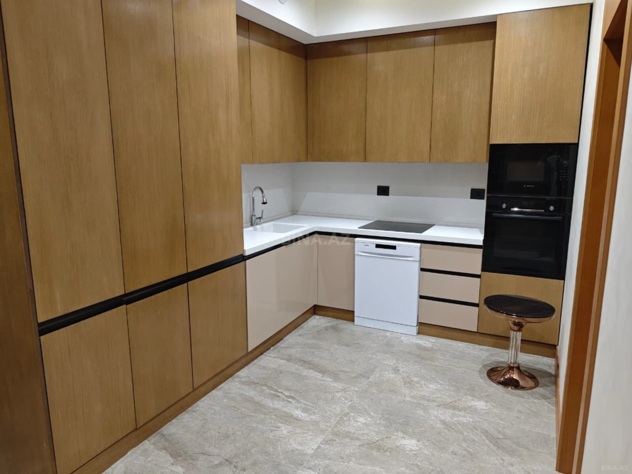 Kirayə verilir 2 otaqlı mənzil 75 m²