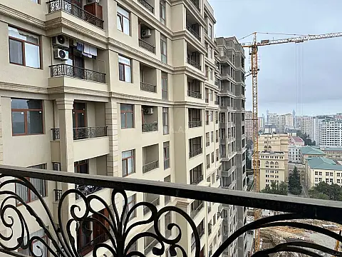 Satılır 3 otaqlı mənzil 146 m²