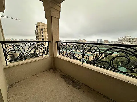 Satılır 3 otaqlı mənzil 146 m²