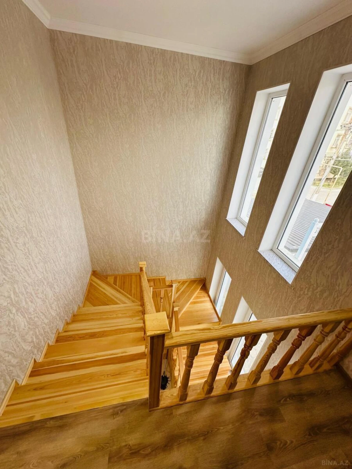 Satılır 4 otaqlı həyət evi 157 m²