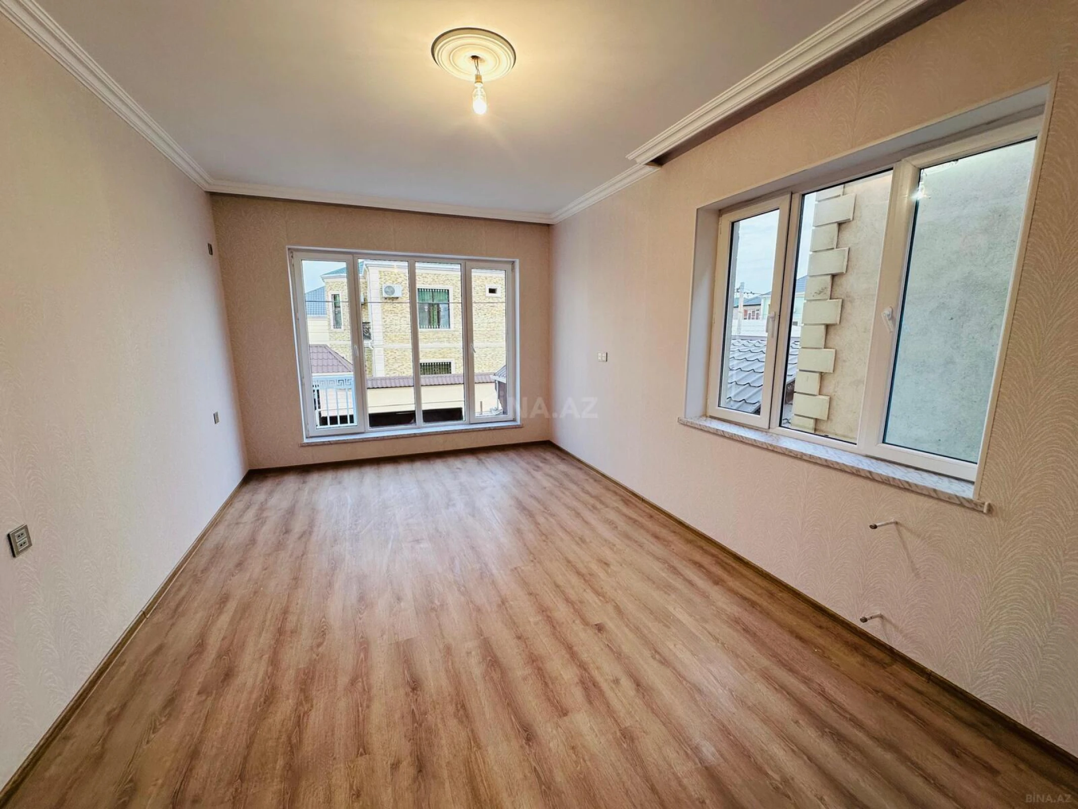 Satılır 4 otaqlı həyət evi 157 m²