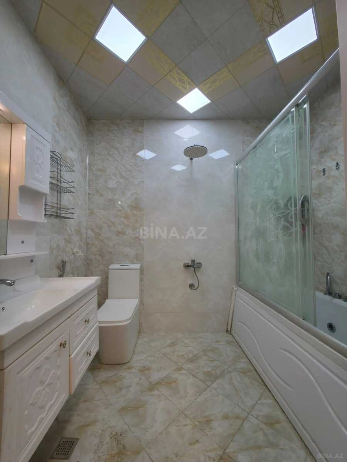 Kirayə verilir 4 otaqlı mənzil 148 m²