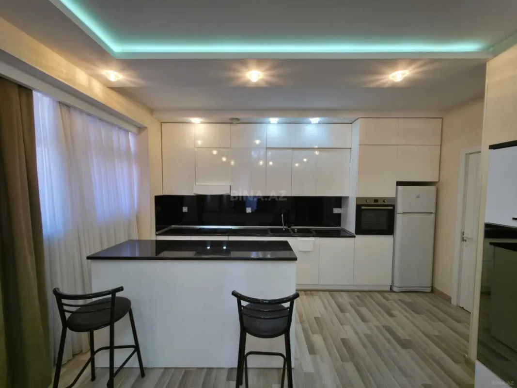 Kirayə verilir 4 otaqlı mənzil 148 m²