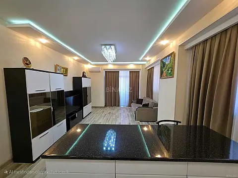 Kirayə verilir 4 otaqlı mənzil 148 m²