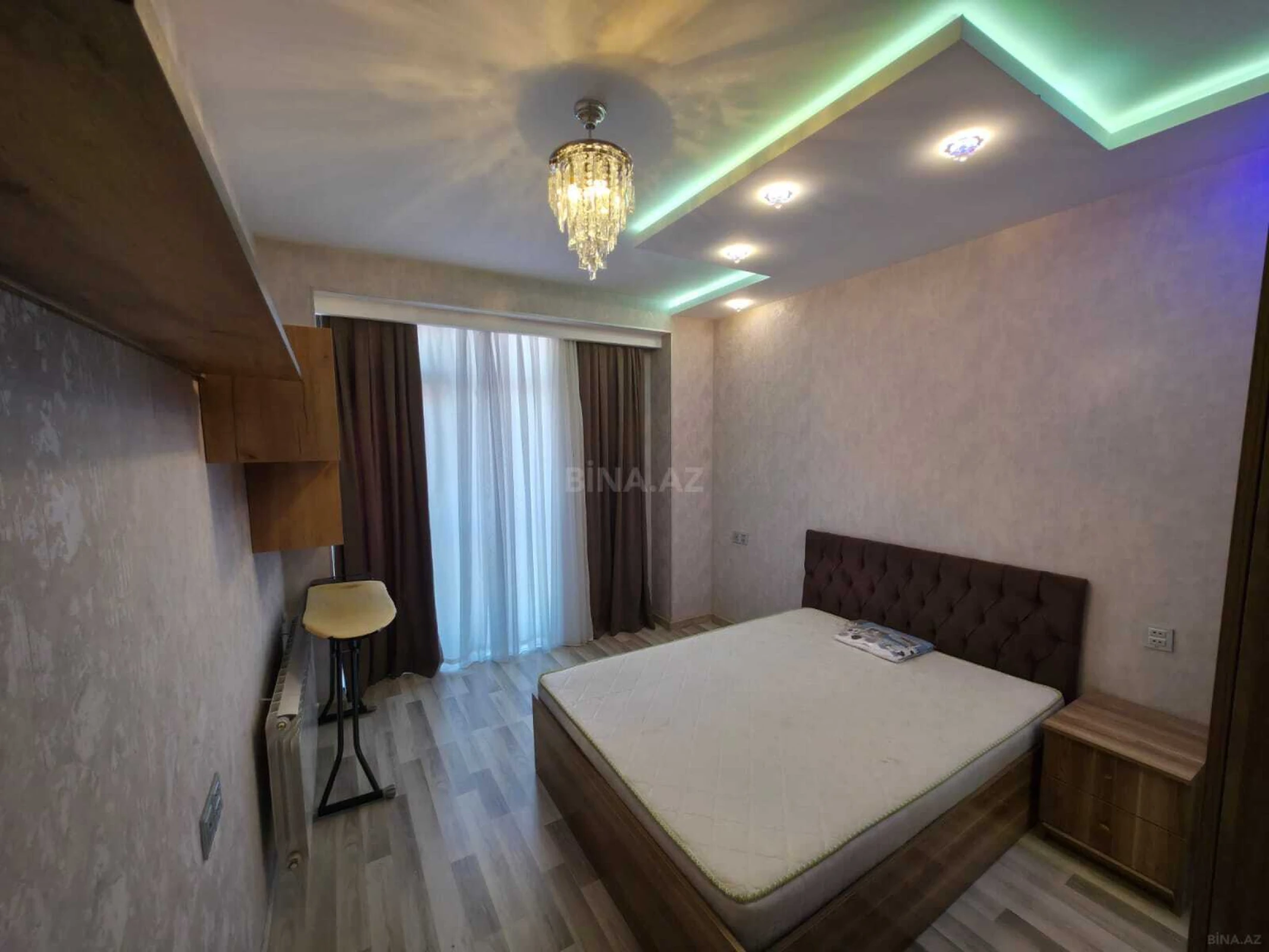 Kirayə verilir 4 otaqlı mənzil 148 m²