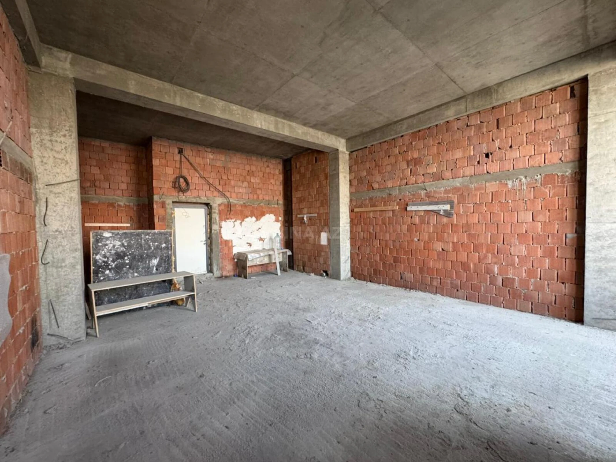 Satılır 2 otaqlı mənzil 72 m²