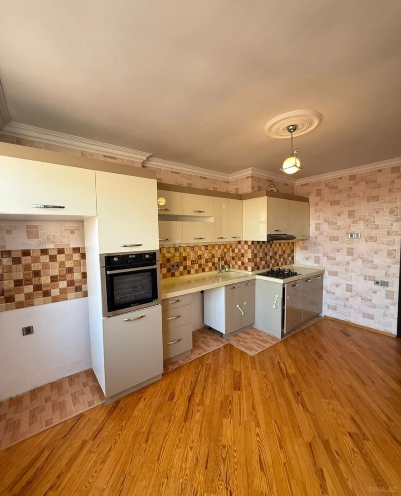 Satılır 3 otaqlı mənzil 95.7 m²