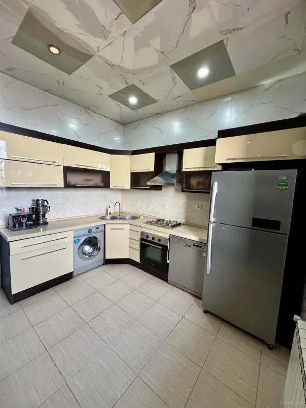 Kirayə verilir 3 otaqlı mənzil 100 m²