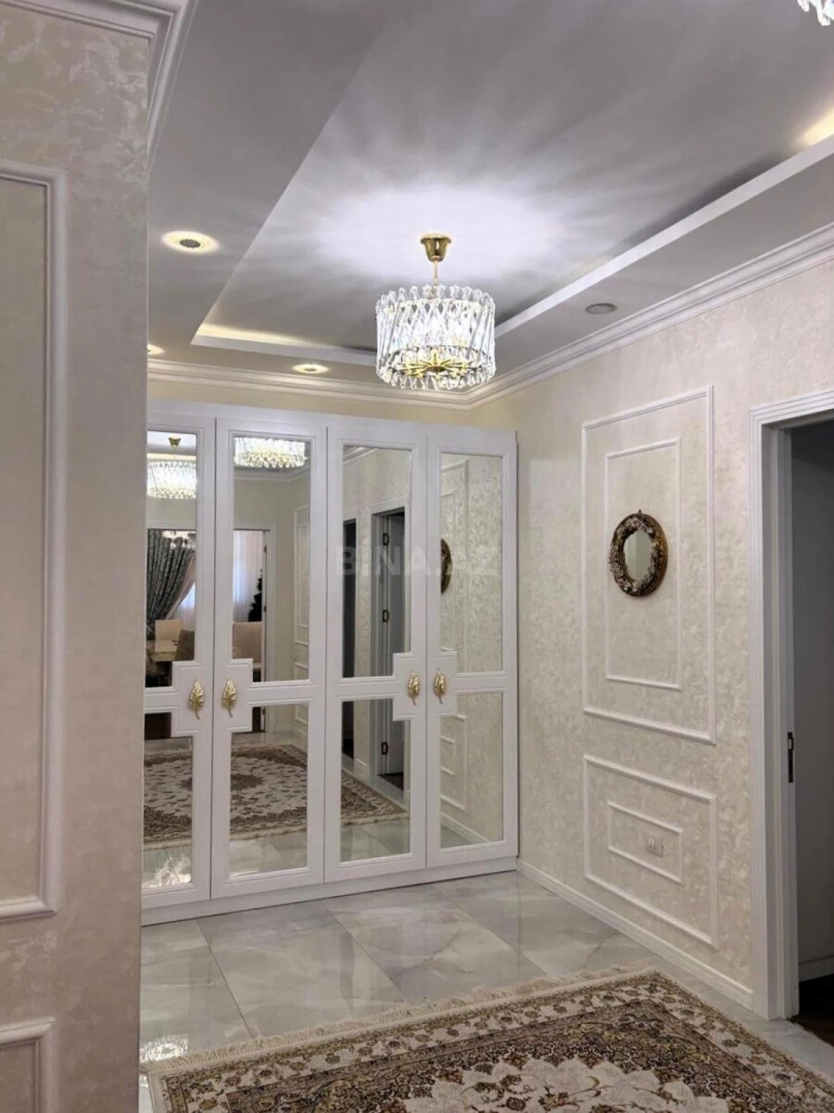 Satılır 3 otaqlı mənzil 148 m²