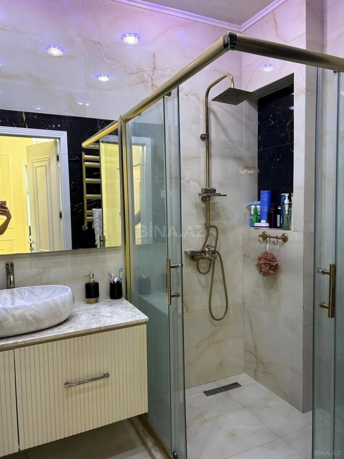 Satılır 3 otaqlı mənzil 148 m²