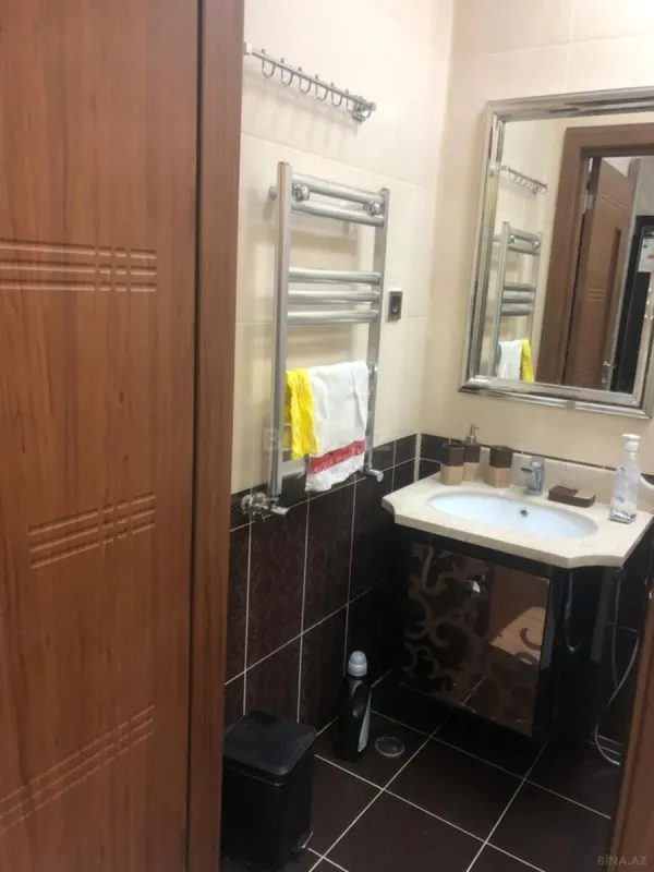 Satılır 2 otaqlı mənzil 83 m²