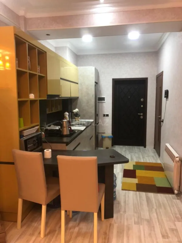 Satılır 2 otaqlı mənzil 83 m²