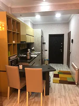 Satılır 2 otaqlı mənzil 83 m²
