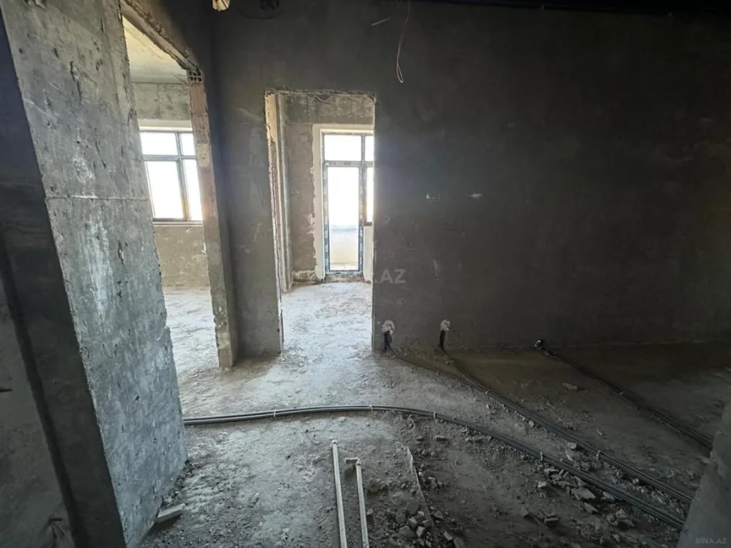 Satılır 4 otaqlı mənzil 153 m²
