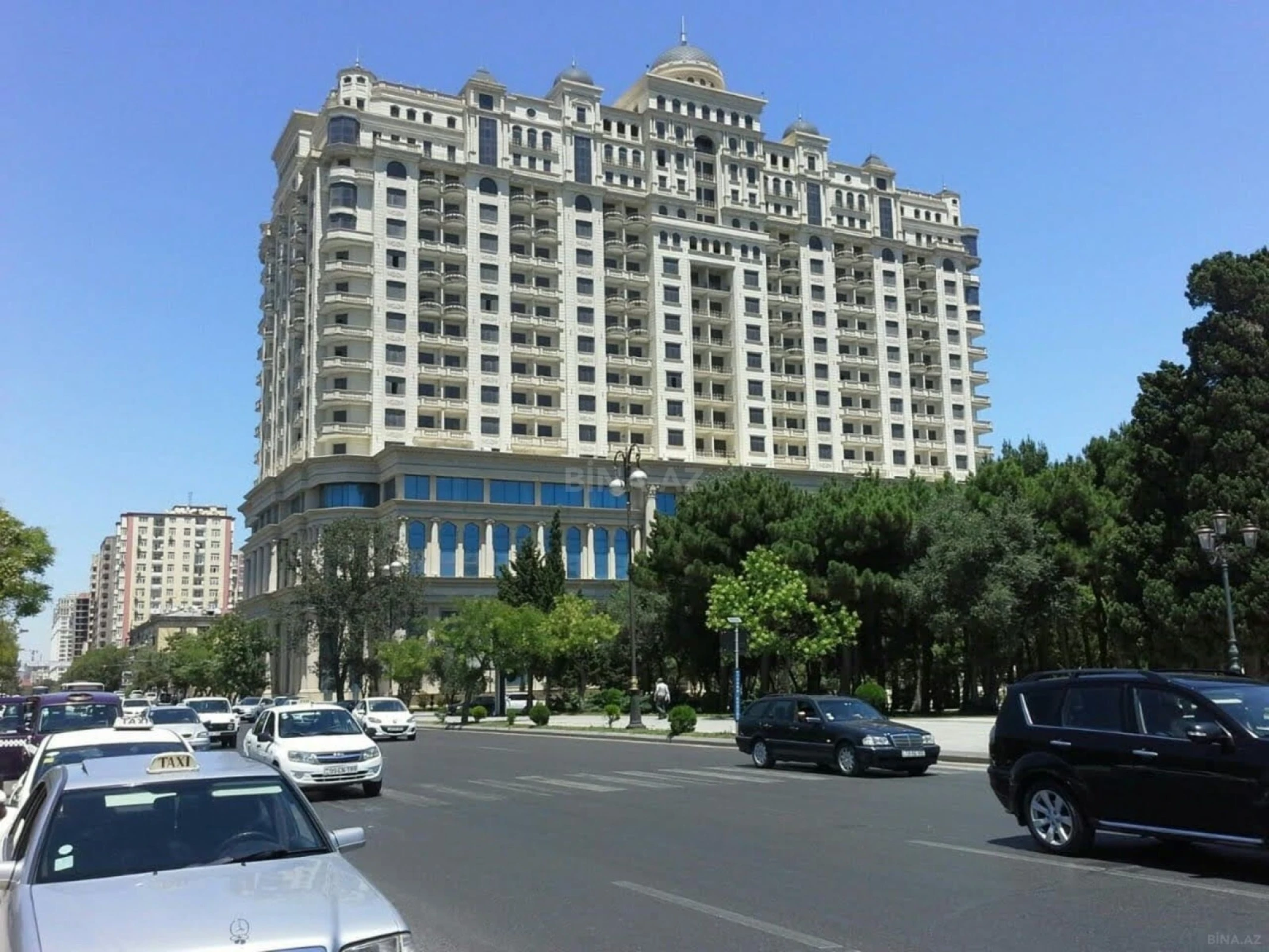 Satılır 4 otaqlı mənzil 153 m²