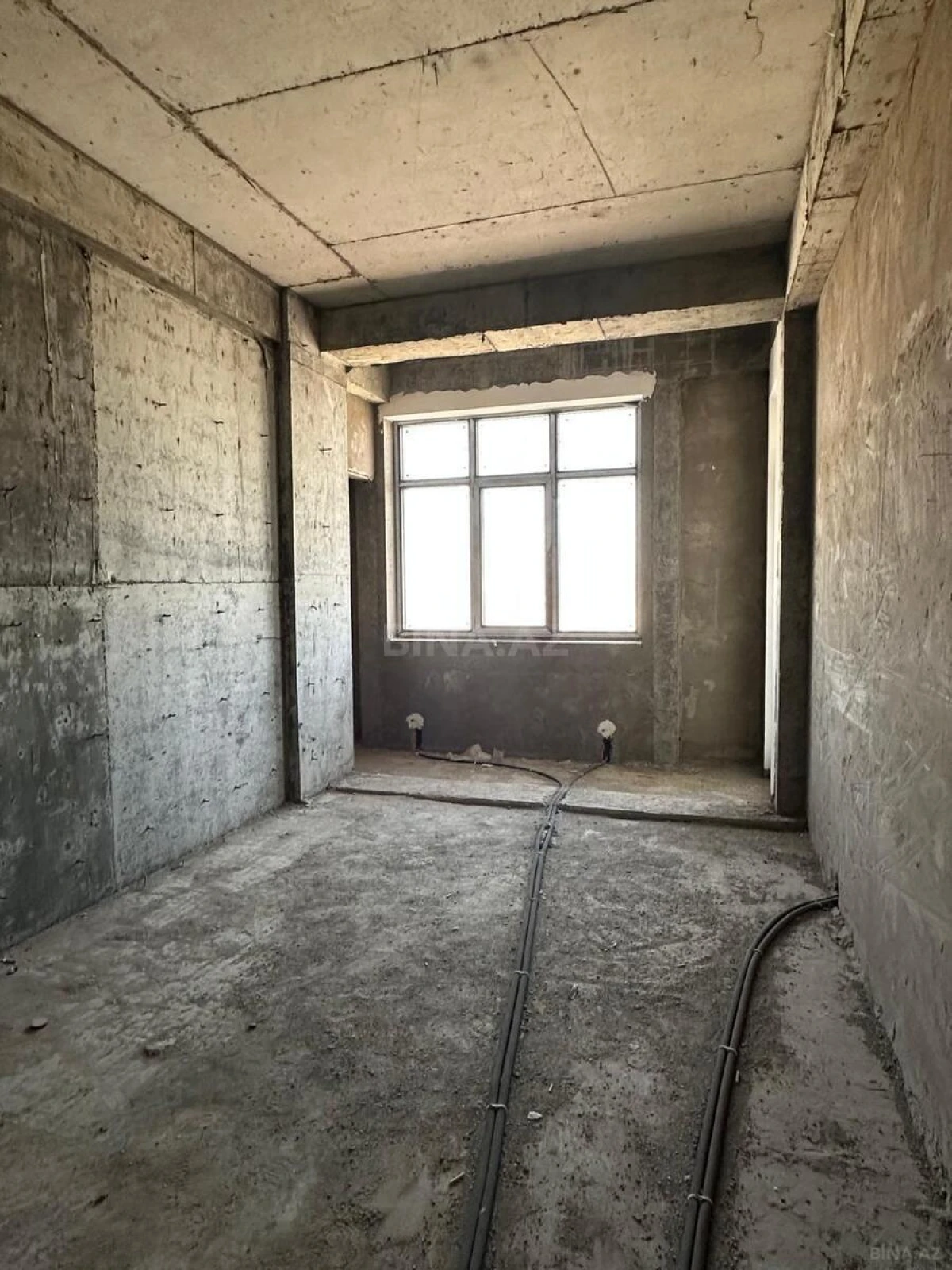 Satılır 4 otaqlı mənzil 153 m²