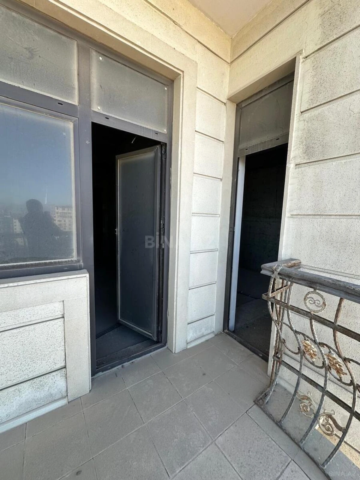 Satılır 4 otaqlı mənzil 153 m²