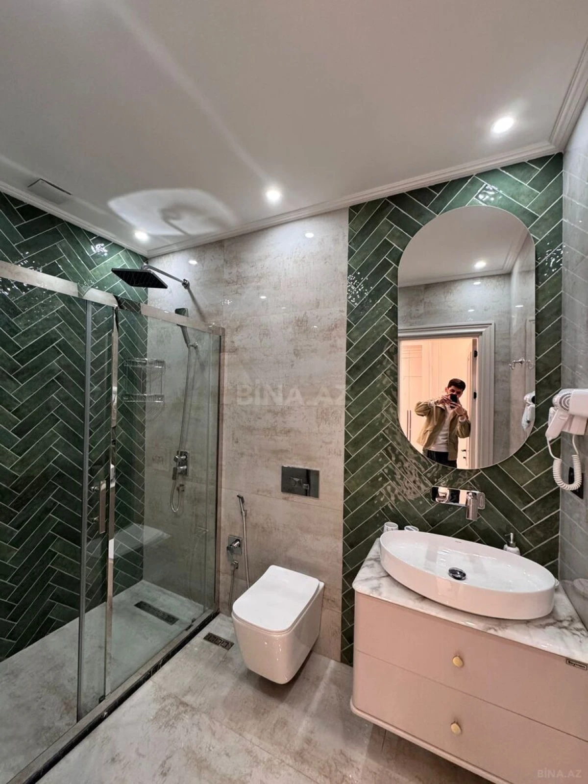 Satılır 4 otaqlı mənzil 165 m²