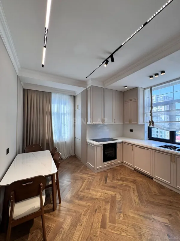 Satılır 4 otaqlı mənzil 165 m²
