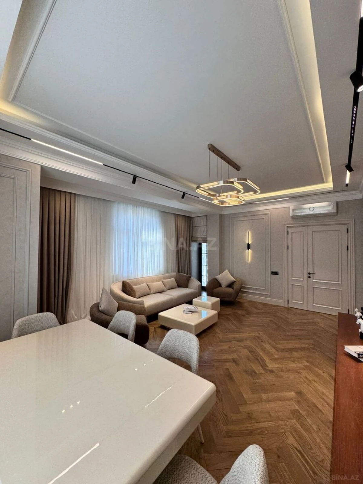 Satılır 4 otaqlı mənzil 165 m²