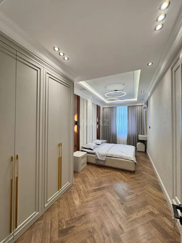 Satılır 4 otaqlı mənzil 165 m²