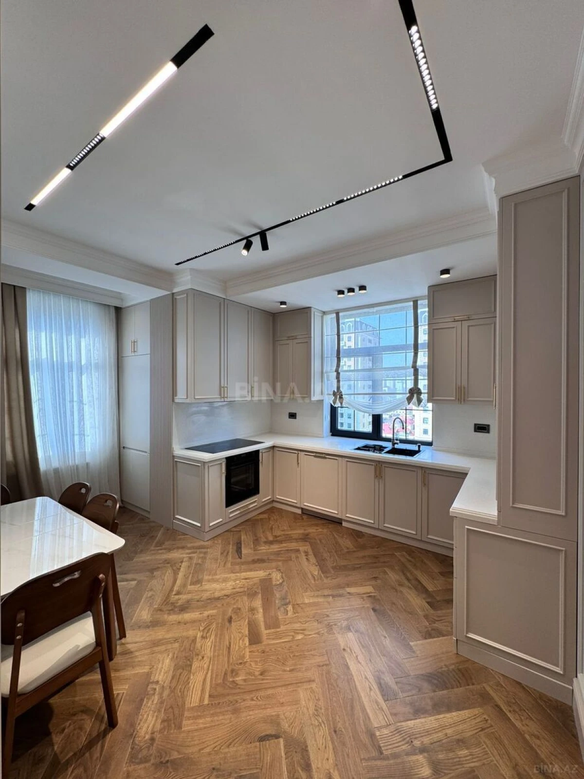 Satılır 4 otaqlı mənzil 165 m²