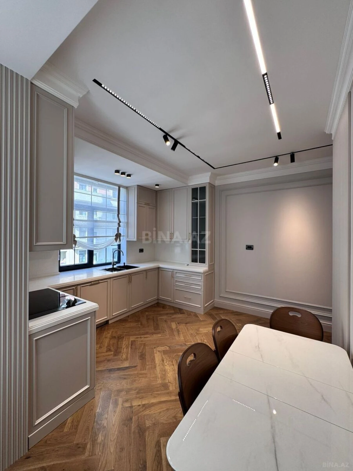 Satılır 4 otaqlı mənzil 165 m²