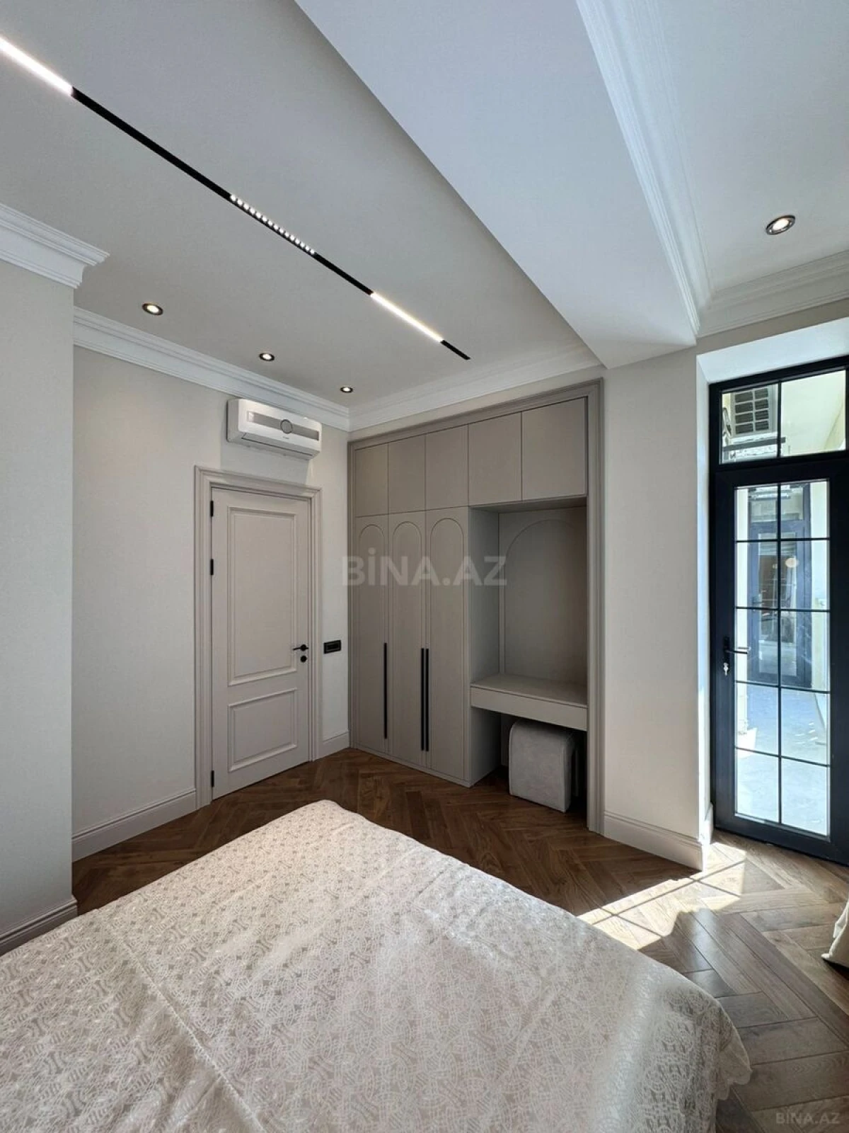 Satılır 4 otaqlı mənzil 165 m²
