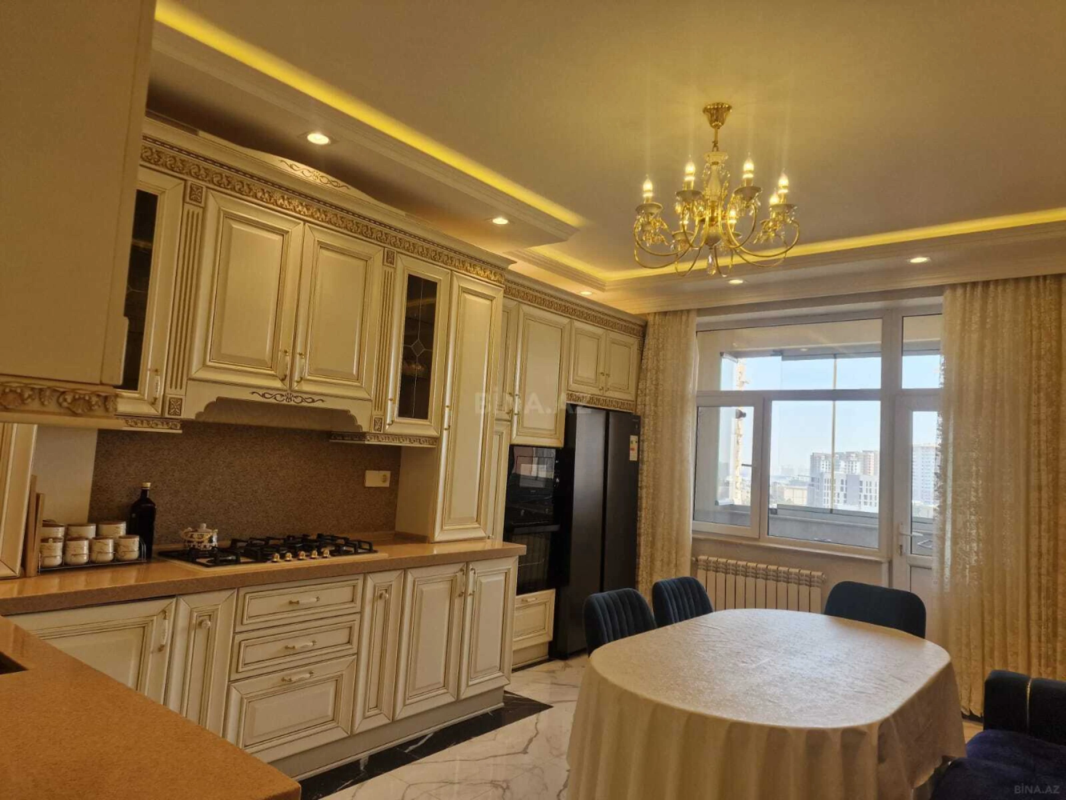 Satılır 3 otaqlı mənzil 138 m²