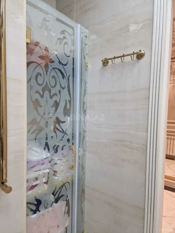 Satılır 3 otaqlı mənzil 138 m²