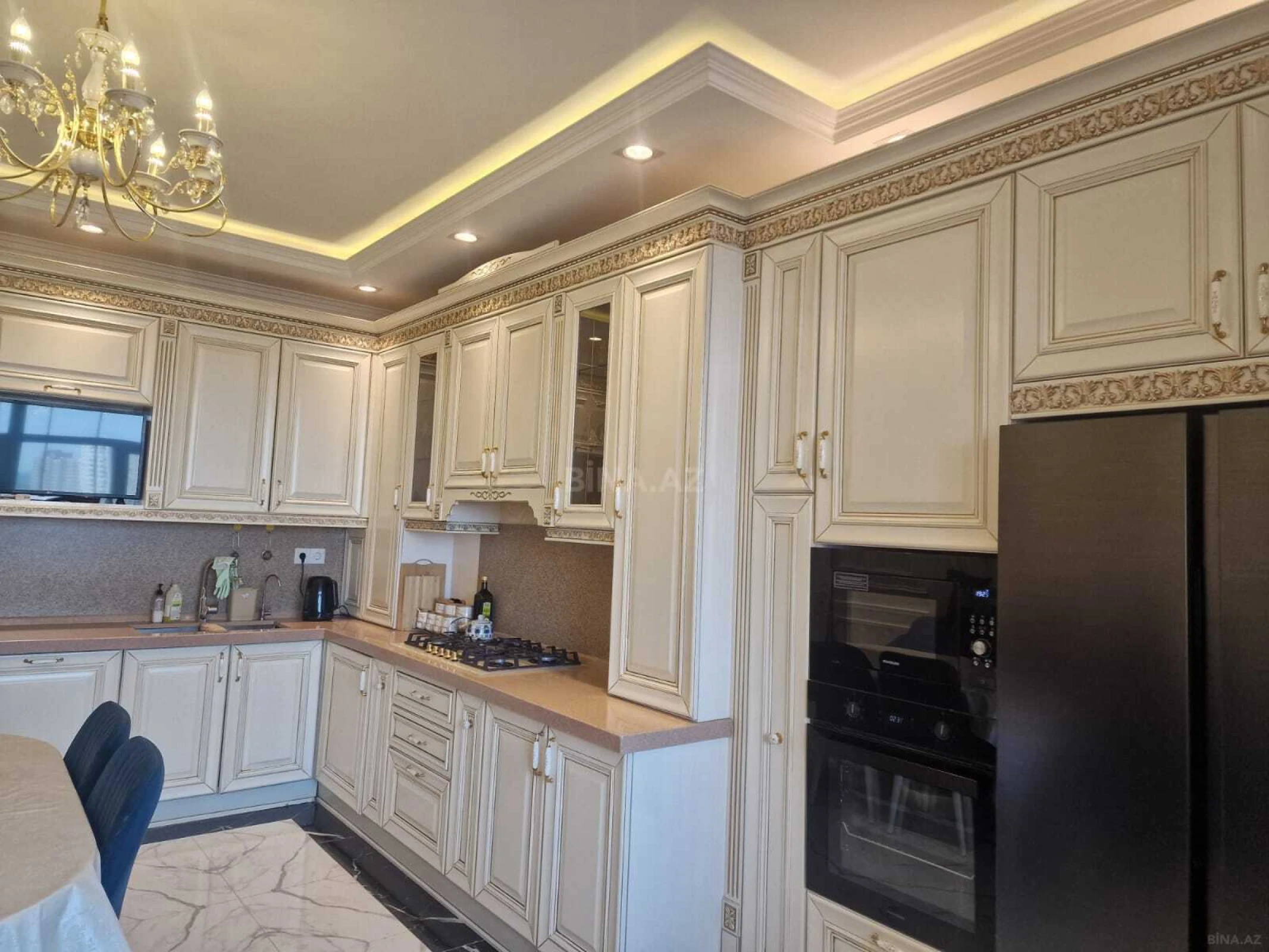 Satılır 3 otaqlı mənzil 138 m²