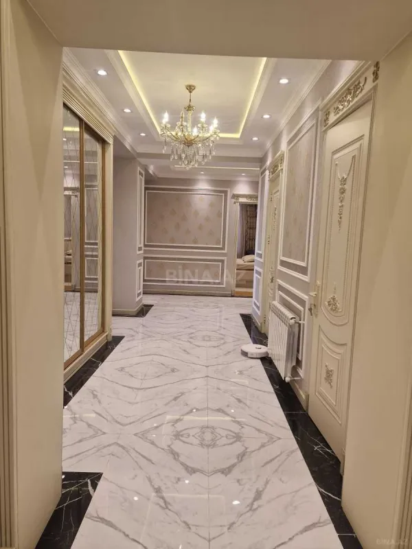 Satılır 3 otaqlı mənzil 138 m²