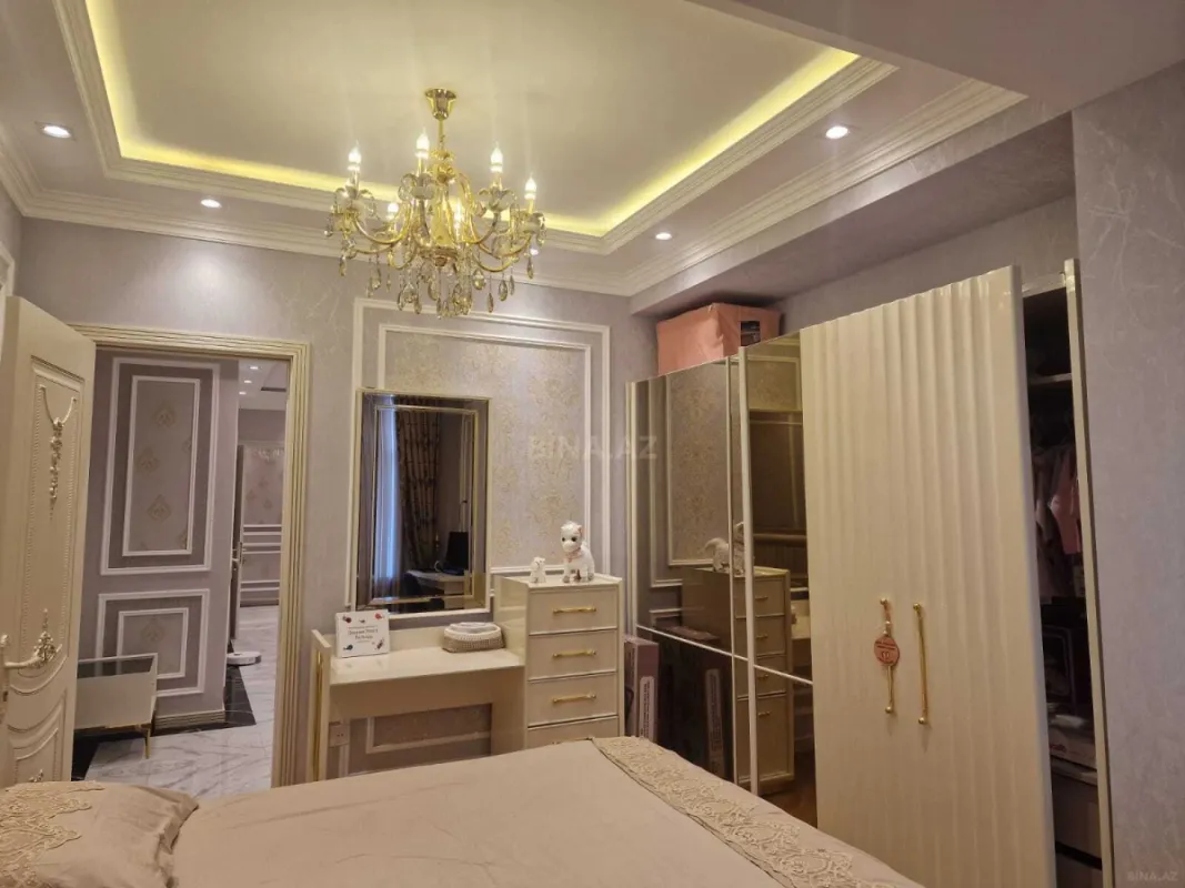 Satılır 3 otaqlı mənzil 138 m²