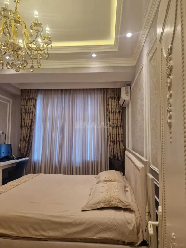 Satılır 3 otaqlı mənzil 138 m²