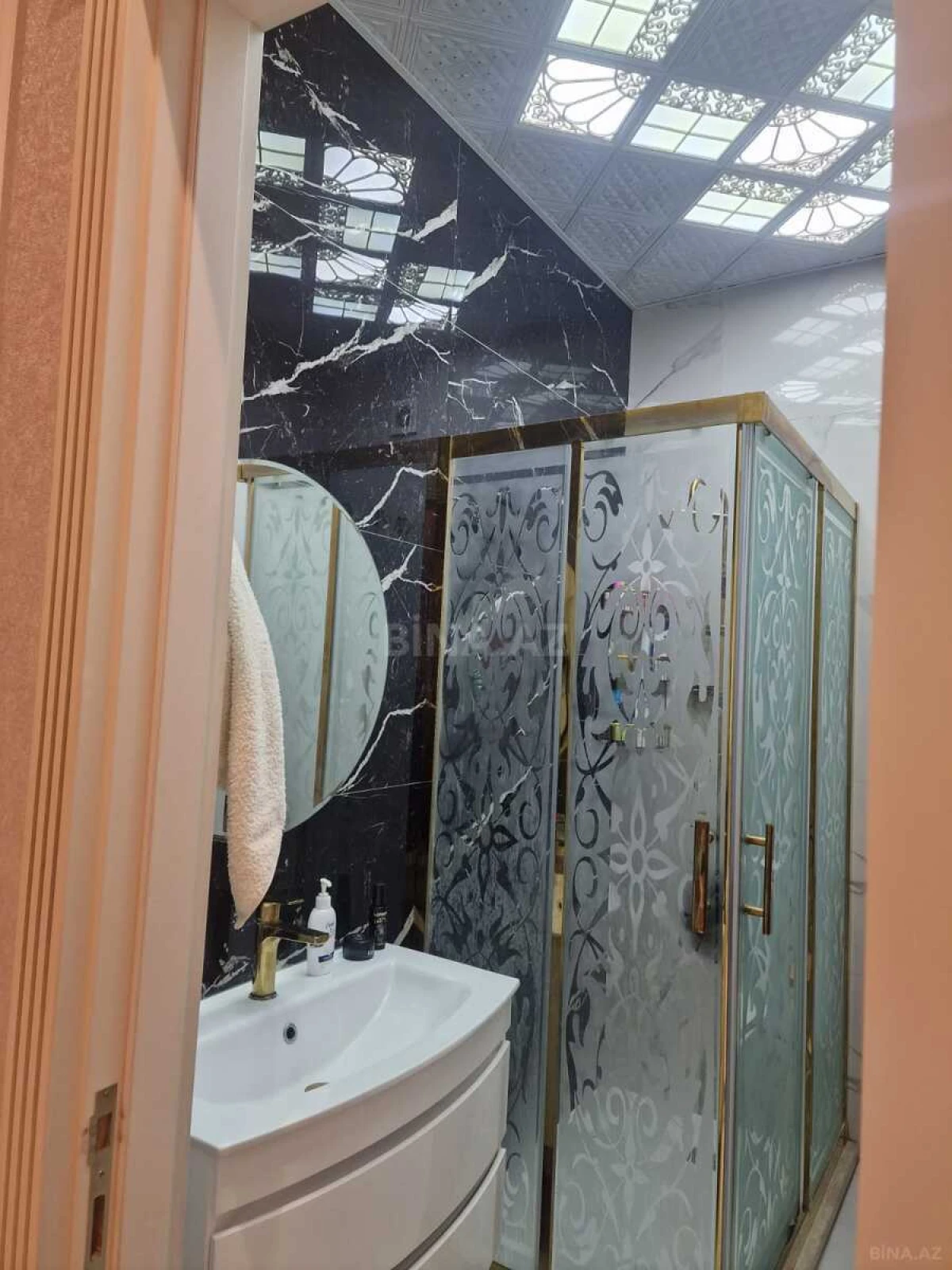 Satılır 3 otaqlı mənzil 138 m²