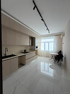 Satılır 3 otaqlı mənzil 135 m²
