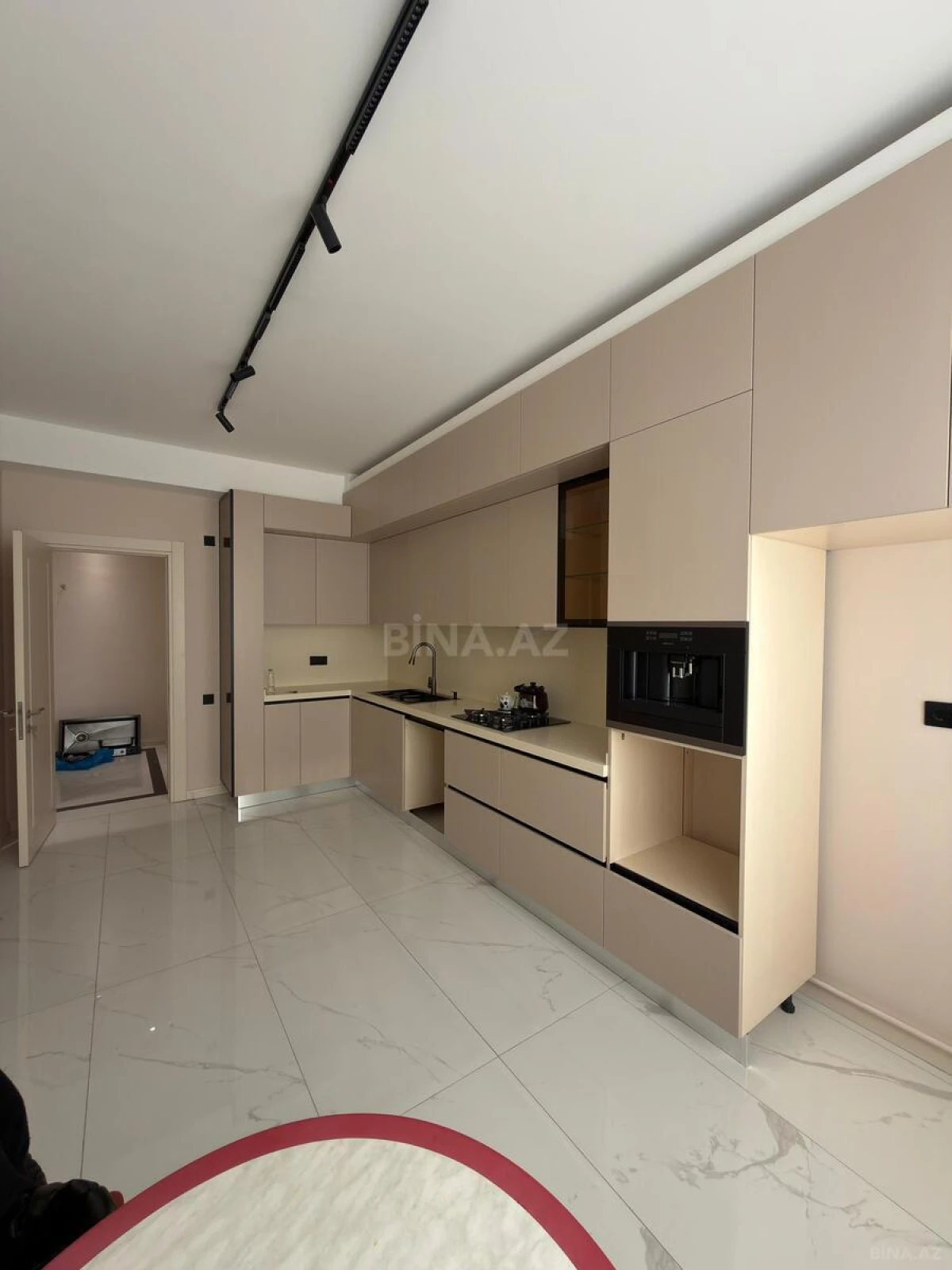 Satılır 3 otaqlı mənzil 135 m²