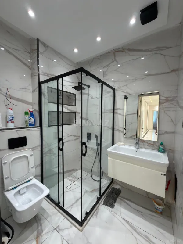 Satılır 3 otaqlı mənzil 135 m²