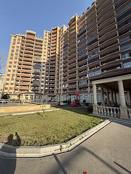 Satılır 3 otaqlı mənzil 135 m² — Bakı 3 otaq 135.00 m²