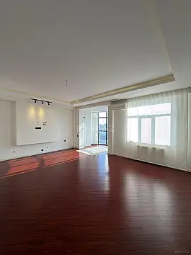 Satılır 3 otaqlı mənzil 135 m²