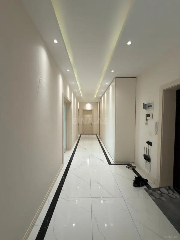 Satılır 3 otaqlı mənzil 135 m²