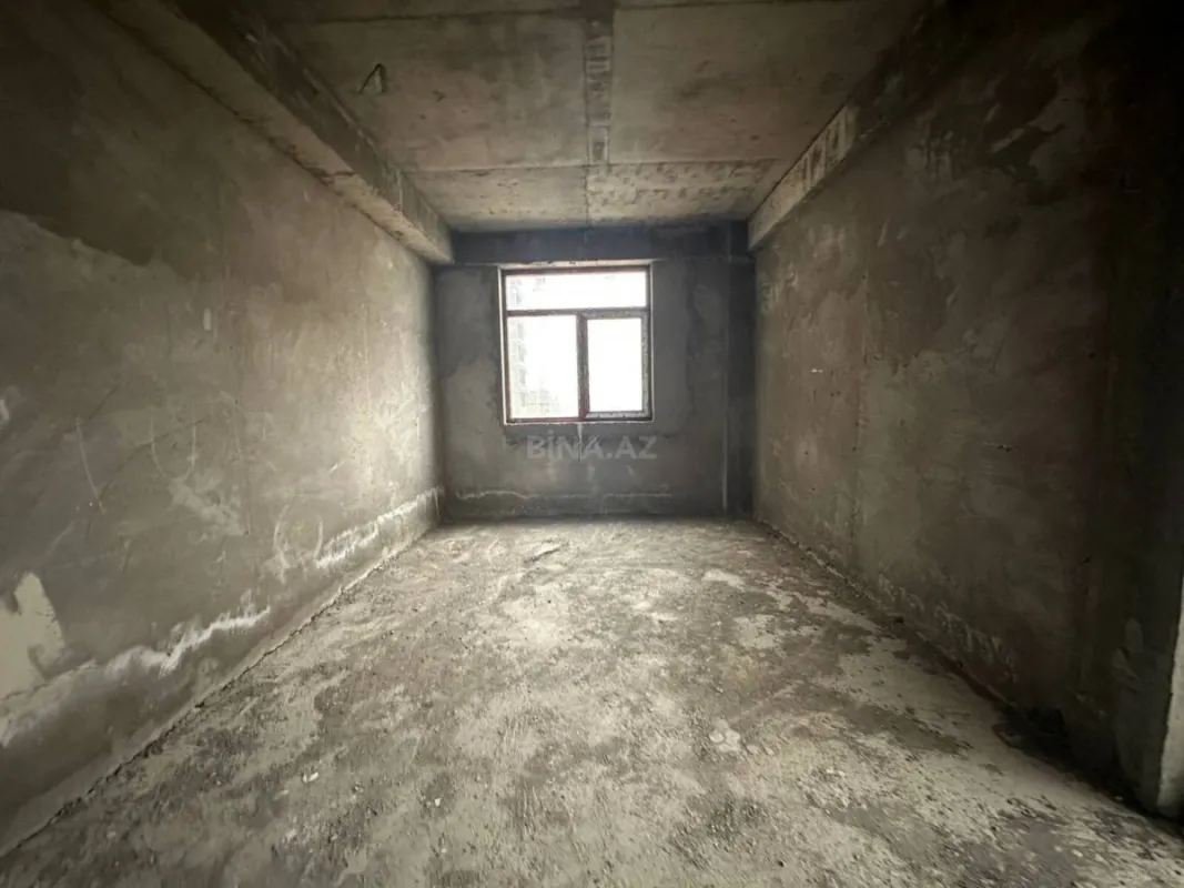 Satılır 4 otaqlı mənzil 207 m²